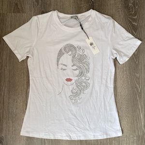 NEW Women’s T-Shirt (White Medium Size)